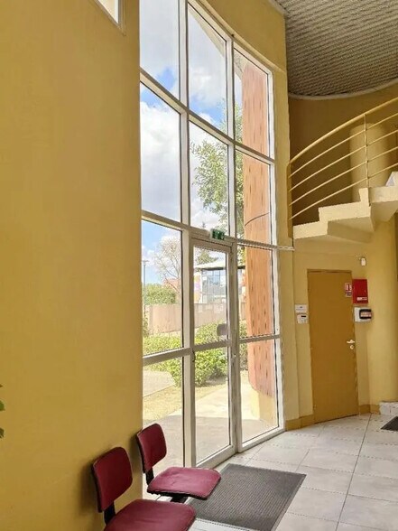 Bureau dans Lunel à vendre - Photo de l’immeuble – Image 2 sur 6