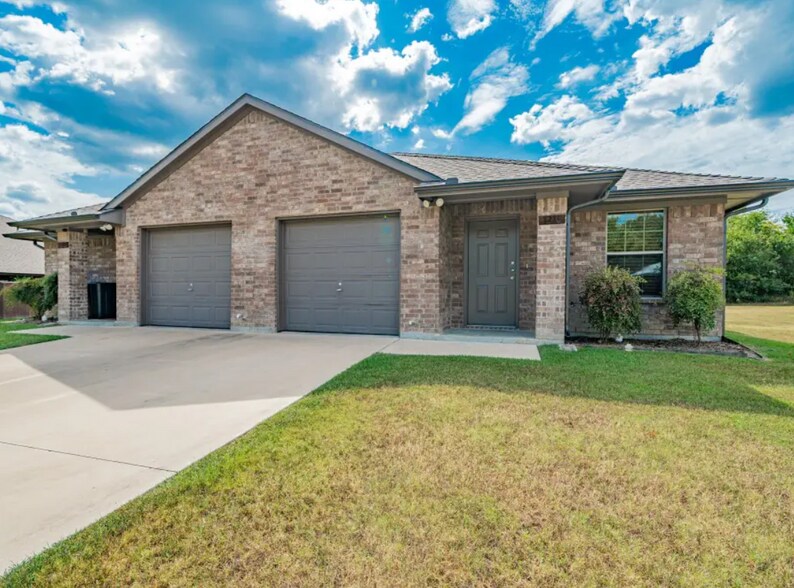 26 Duplex Portfolio, Commerce, TX à vendre - Photo de l’immeuble – Image 3 sur 30