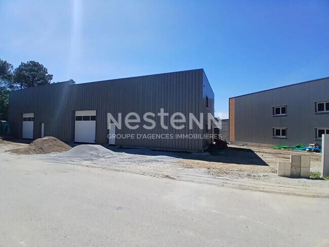 Plus de détails pour Local d'activités à louer