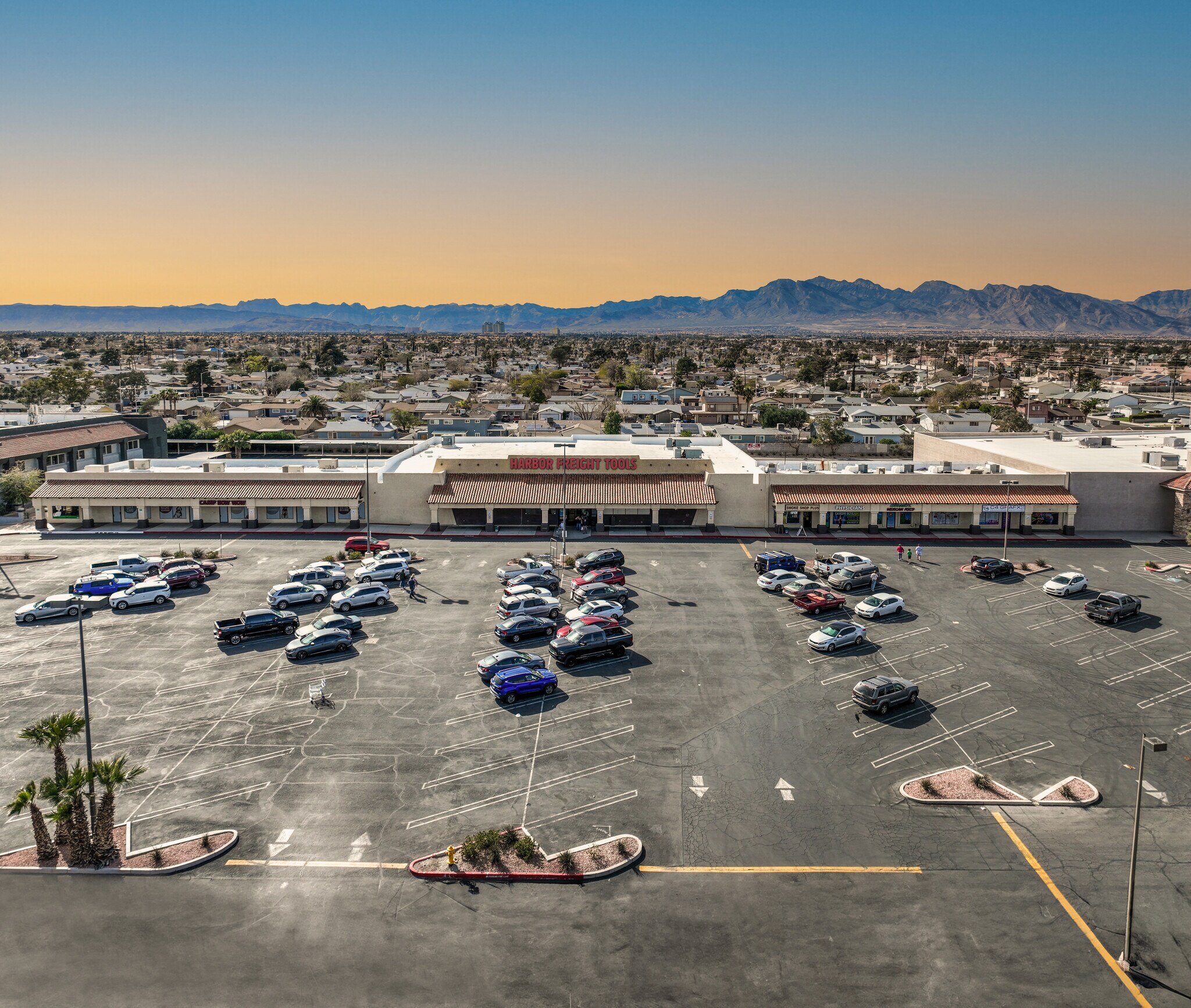 240 S Rainbow Blvd, Las Vegas, NV à vendre Photo de l’immeuble– Image 1 sur 33