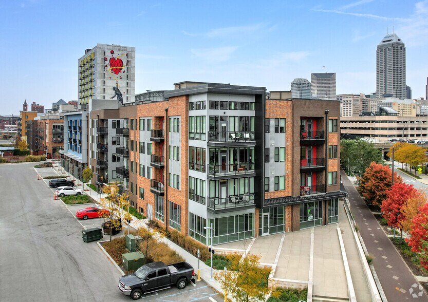 229 S Delaware St, Indianapolis, IN à louer - Photo de l’immeuble – Image 2 sur 2
