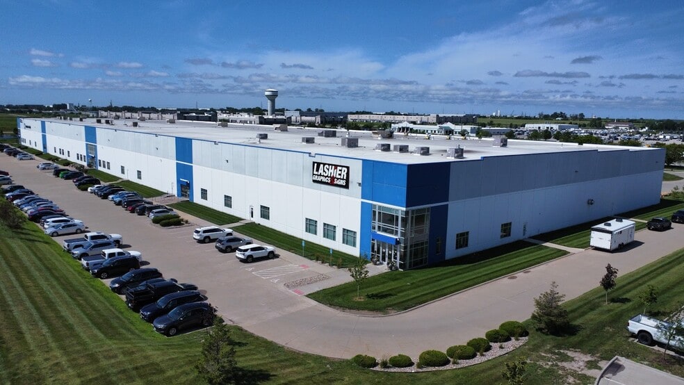 1601 SE Gateway Dr, Grimes, IA à louer - Photo de l’immeuble – Image 2 sur 5