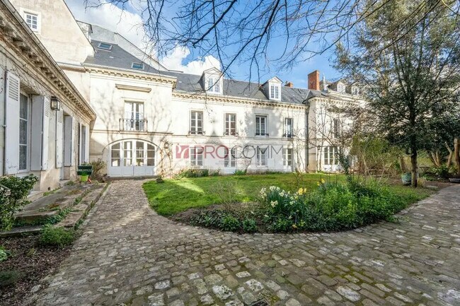 Plus de détails pour Local d’activités à vendre