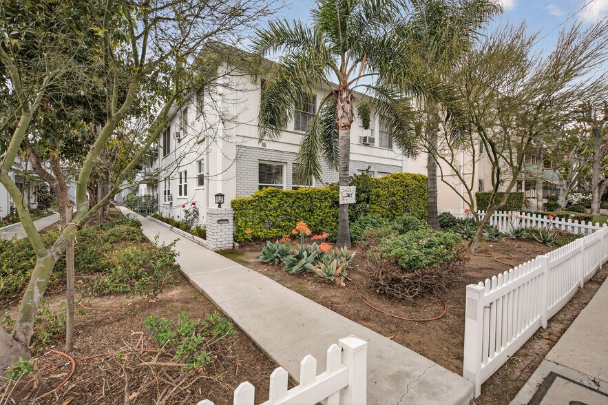 5223-5227 Corteen Pl, North Hollywood, CA à vendre - Photo de l’immeuble – Image 2 sur 21
