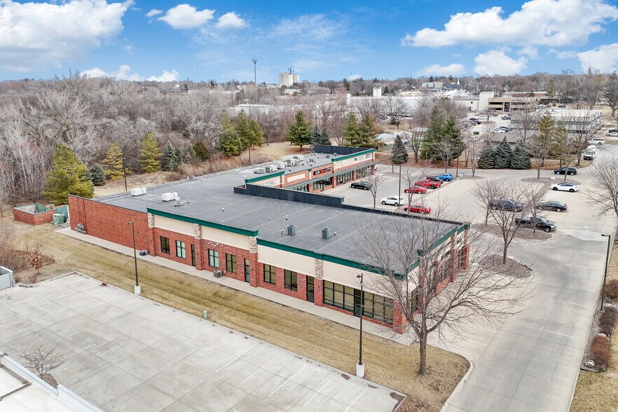 1003 8th St SW, Altoona, IA à louer - Photo de l’immeuble – Image 3 sur 4