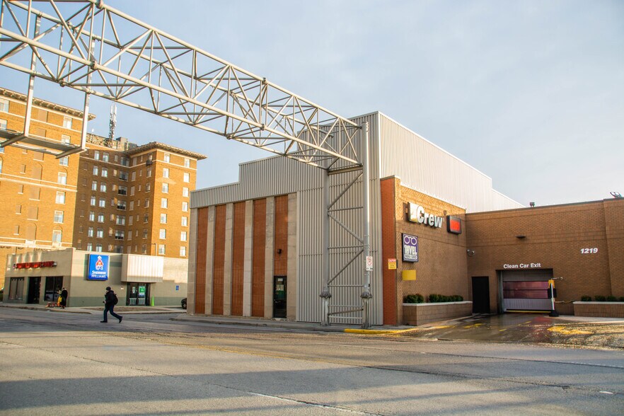 1225 N Meridian St, Indianapolis, IN à louer - Photo de l’immeuble – Image 1 sur 9