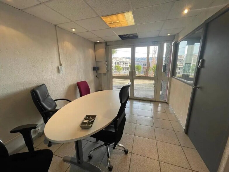 Bureau dans Saint-Laurent-du-Var à louer - Photo de l’immeuble – Image 3 sur 3