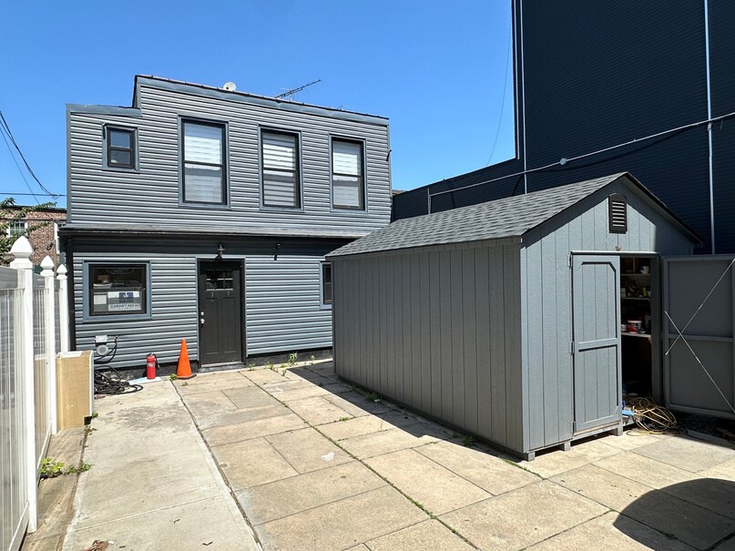1809 Decatur St, Ridgewood, NY à louer Photo de l’immeuble– Image 1 sur 5