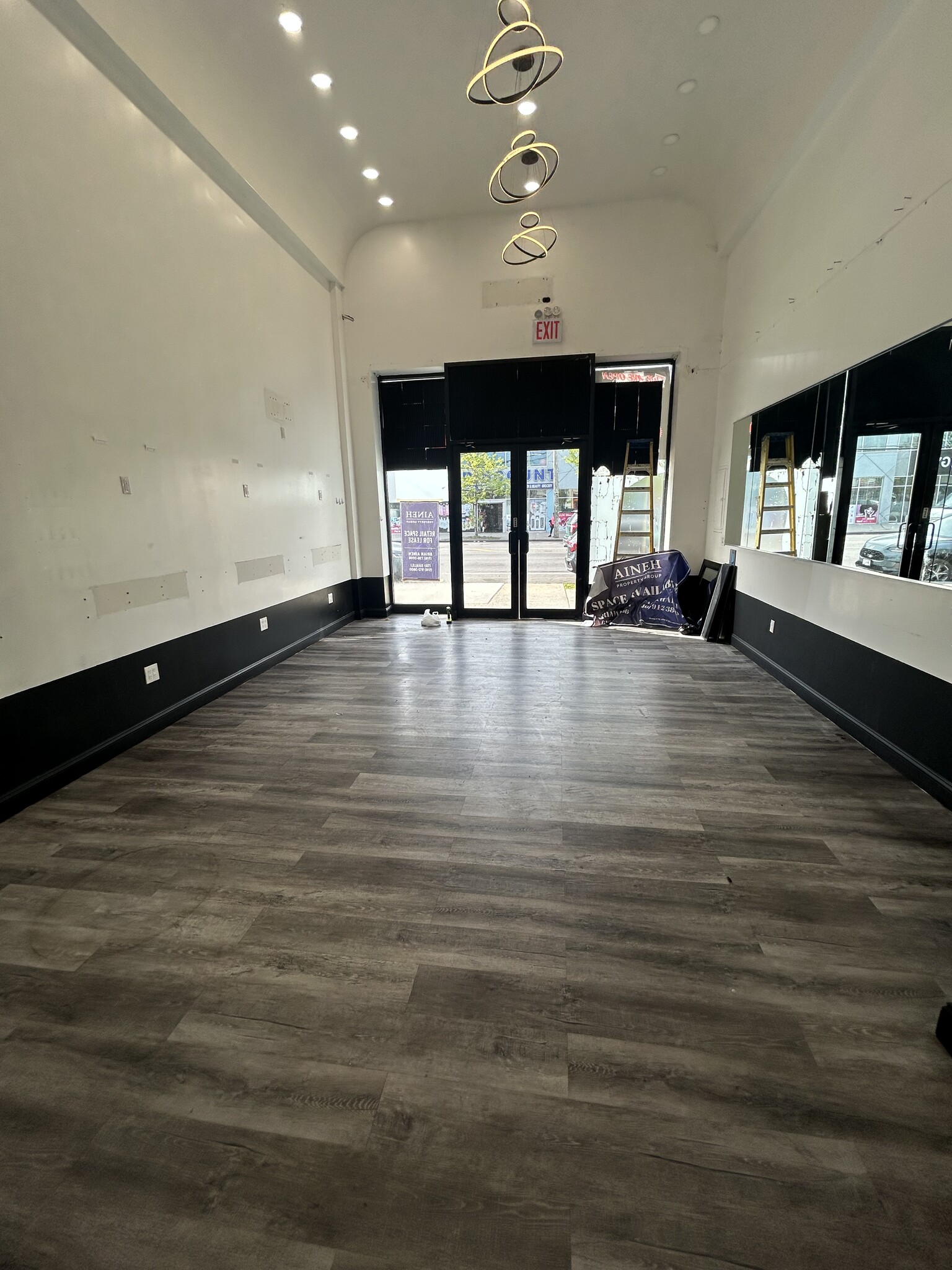 9112 Flatlands Ave, Brooklyn, NY à louer Photo de l’immeuble– Image 1 sur 3