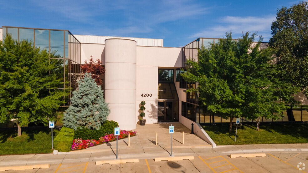 4100 Perimeter Center Dr, Oklahoma City, OK à louer - Photo de l’immeuble – Image 3 sur 7