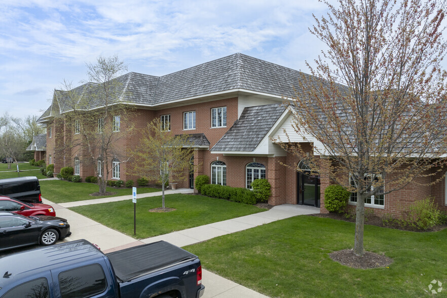 1870 W Winchester Rd, Libertyville, IL à vendre - Photo de l’immeuble – Image 1 sur 4