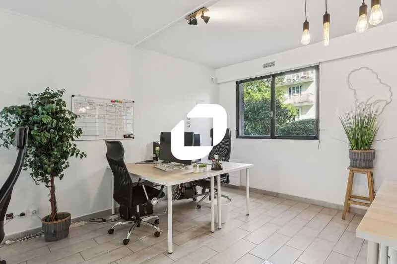 Bureau dans Issy-les-Moulineaux à vendre - Photo de l’immeuble – Image 1 sur 7