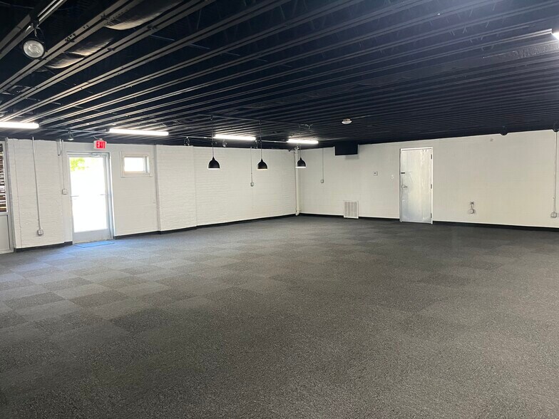 2302-2306 Bedford Ave, Lynchburg, VA à louer - Photo de l’immeuble – Image 3 sur 5