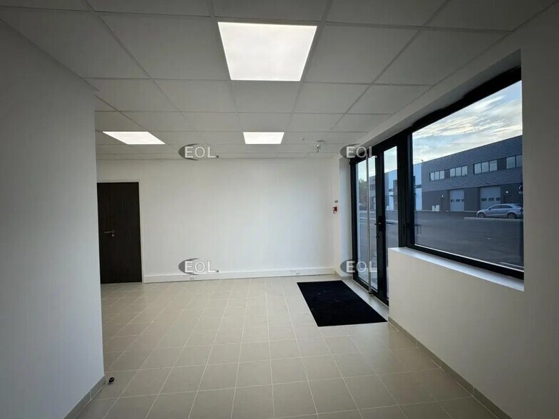 Local d’activités dans Savigny-le-Temple à louer - Photo intérieure – Image 3 sur 7