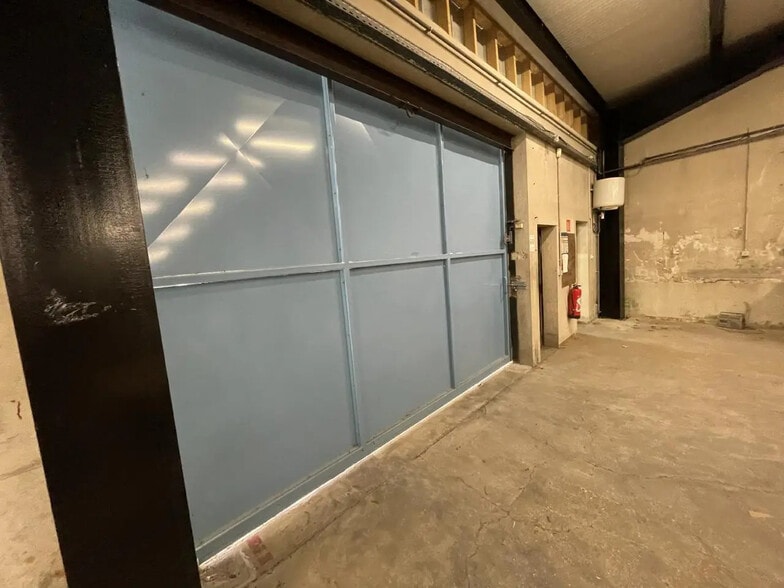Local d’activités dans Neuilly-Plaisance à louer - Photo de l’immeuble – Image 2 sur 6