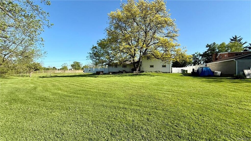 2305 Lockport Rd, Sanborn, NY à vendre - Photo de l’immeuble – Image 3 sur 7