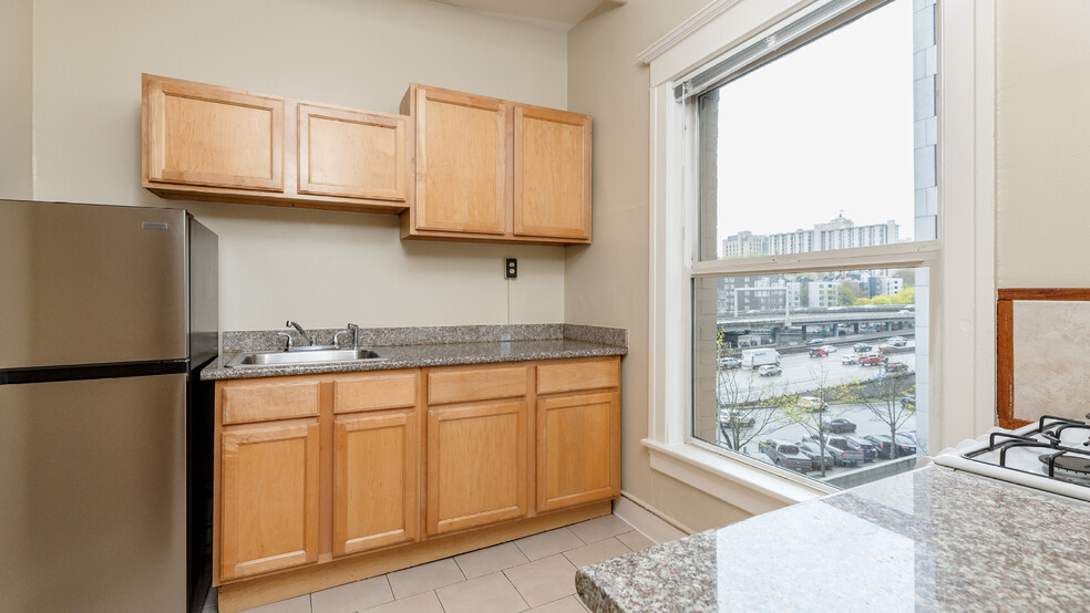 901 6th Ave, Seattle, WA à vendre - Photo de l’immeuble – Image 2 sur 13