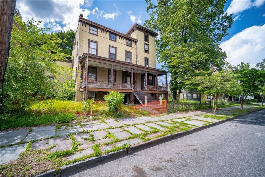 73 Grand St, Newburgh, NY à vendre - Photo de l’immeuble – Image 2 sur 10