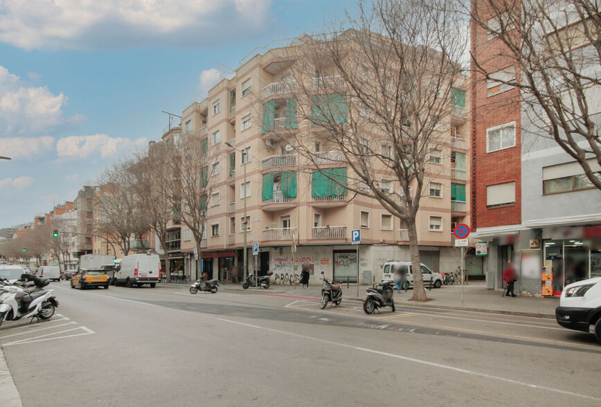 Immeuble residentiel dans L'Hospitalet de Llobregat, Barcelona à vendre - Photo de l’immeuble – Image 3 sur 3