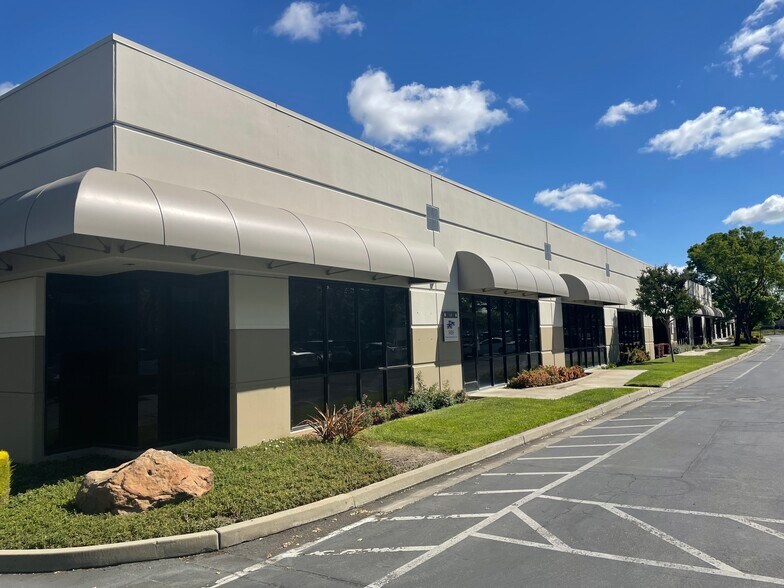 3950-3960 Industrial Blvd, West Sacramento, CA à louer - Photo de l’immeuble – Image 3 sur 4