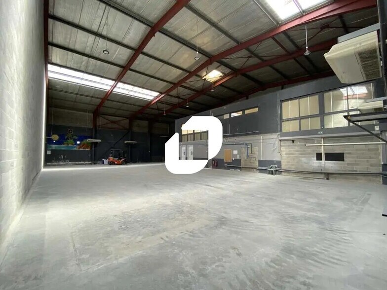 Local d’activités dans Sète à louer - Photo de l’immeuble – Image 3 sur 7