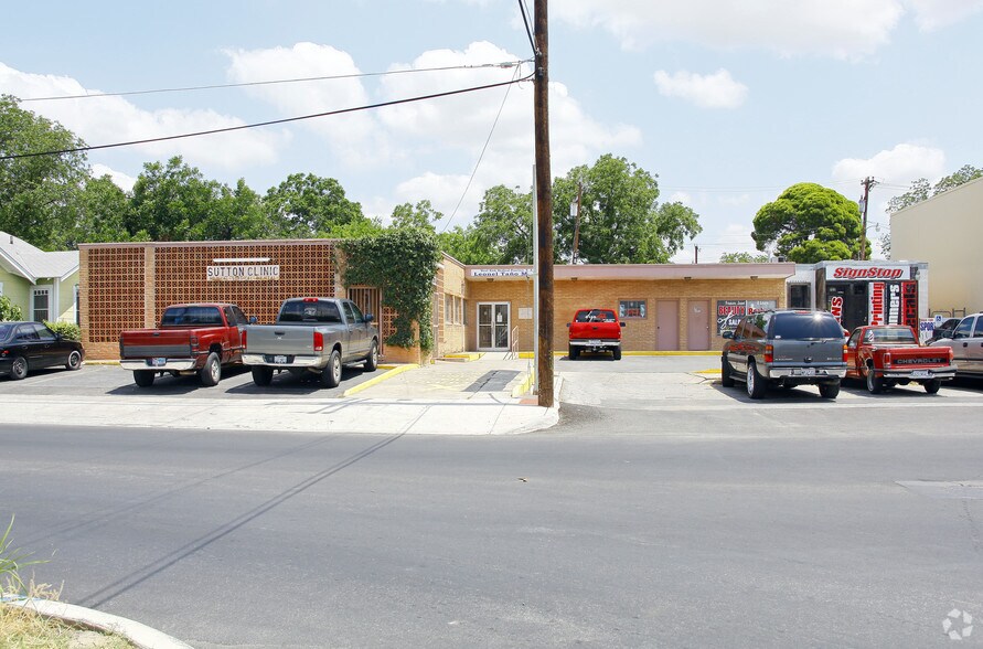 707-713 W Kirk Pl, San Antonio, TX à vendre - Photo de l’immeuble – Image 2 sur 2