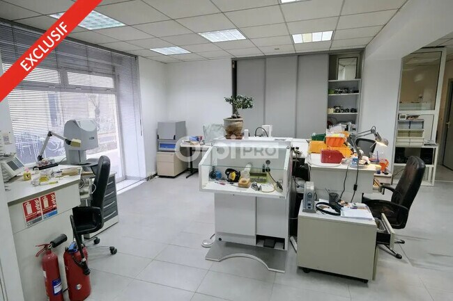 Plus de détails pour Local commercial à vendre