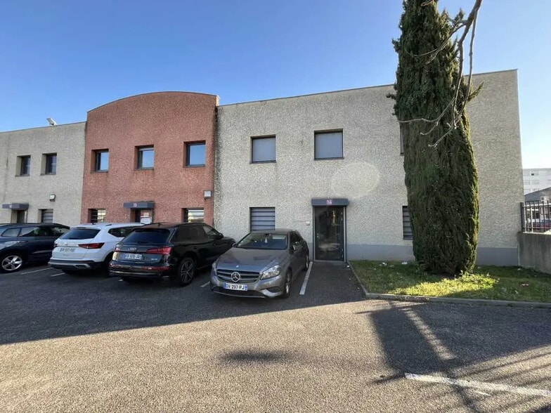 2 Rue Gabriel Bourdarias, Vénissieux à louer - Photo de l’immeuble – Image 1 sur 20