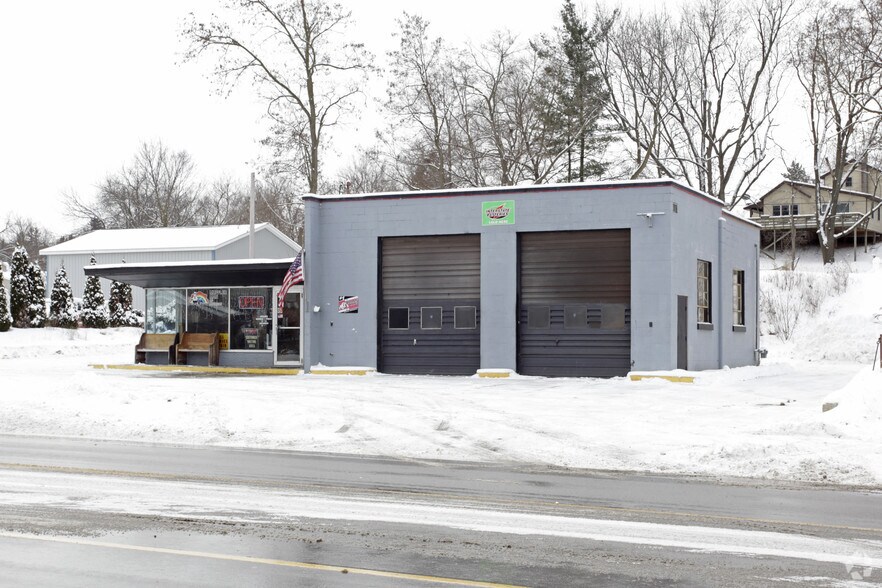 738 E Grand River Ave, Portland, MI à vendre - Photo principale – Image 1 sur 2