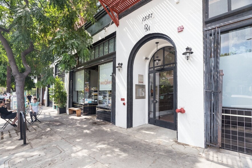 1551 Echo Park Ave, Los Angeles, CA à louer - Photo de l’immeuble – Image 2 sur 15