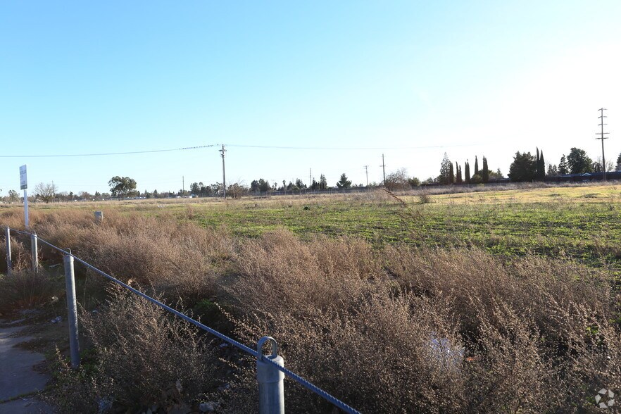 Tiogawoods Dr, Sacramento, CA à vendre - Photo principale – Image 1 sur 5