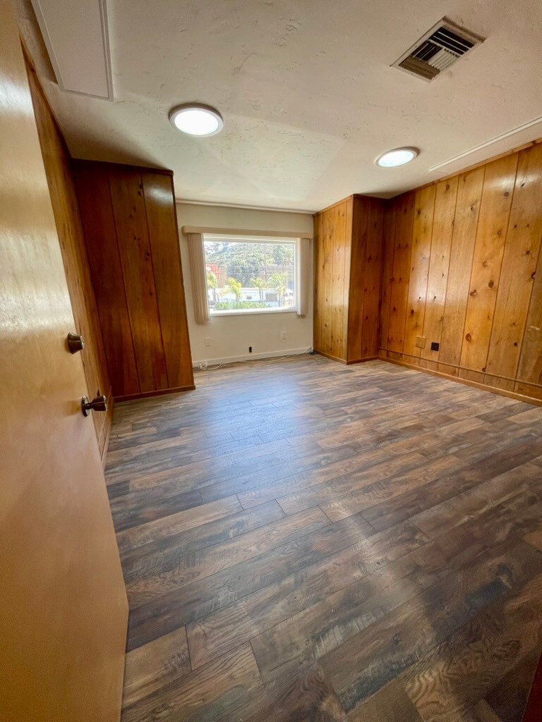 11510 Woodside Ave, Santee, CA à louer Photo de l’immeuble– Image 1 sur 10