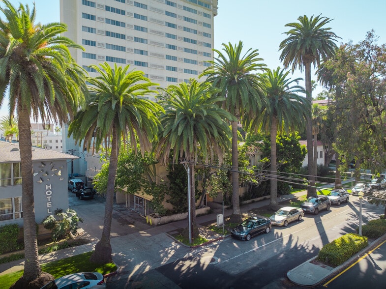 210 California Ave, Santa Monica, CA à vendre - Photo de l’immeuble – Image 1 sur 10
