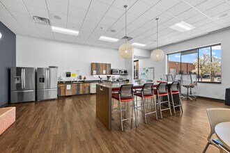 39675 MacKenzie Dr, Novi, MI à louer Photo intérieure– Image 2 sur 6