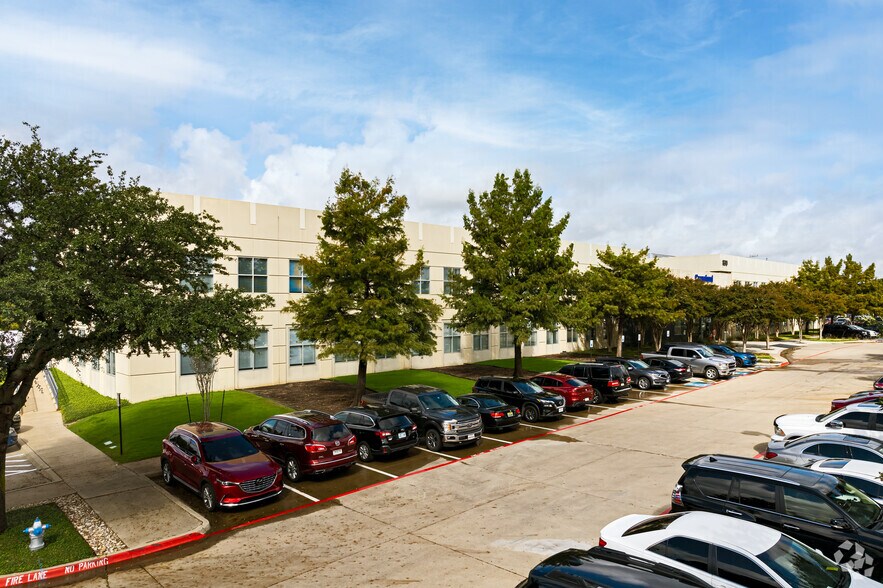 830 S Greenville Ave, Allen, TX à louer - Photo de l’immeuble – Image 3 sur 23
