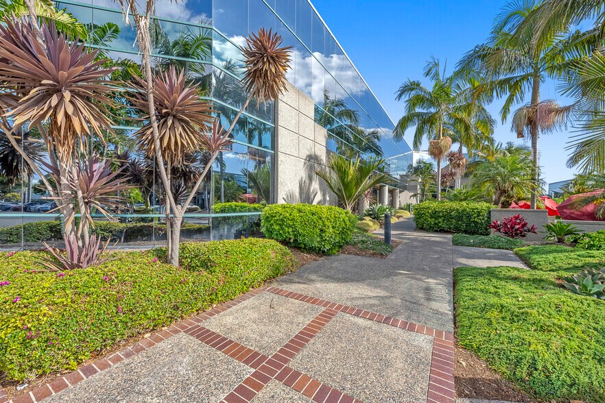 5962 La Place Ct, Carlsbad, CA à louer - Photo de l’immeuble – Image 3 sur 19