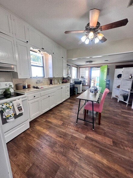 1924 Crockett Rd, Palestine, TX à vendre - Photo de l’immeuble – Image 3 sur 14