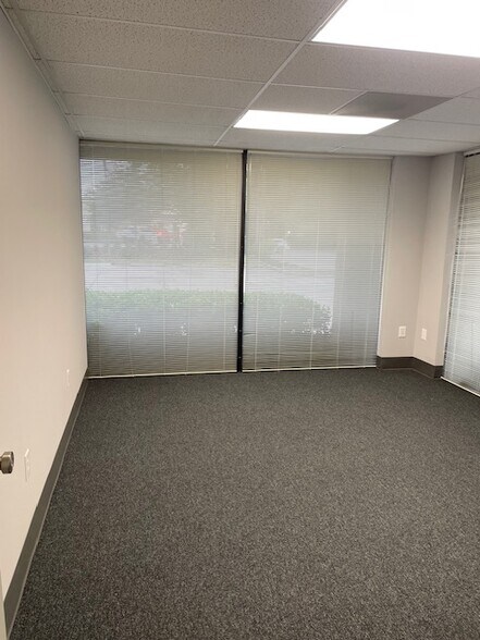 6015 Chester Cir, Jacksonville, FL à louer - Photo de l’immeuble – Image 3 sur 8