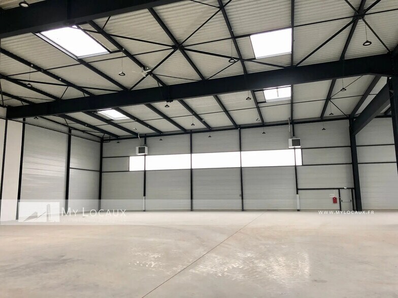 51 Rue Du Commandant Rolland, Le Bourget à louer - Photo de l’immeuble – Image 3 sur 9