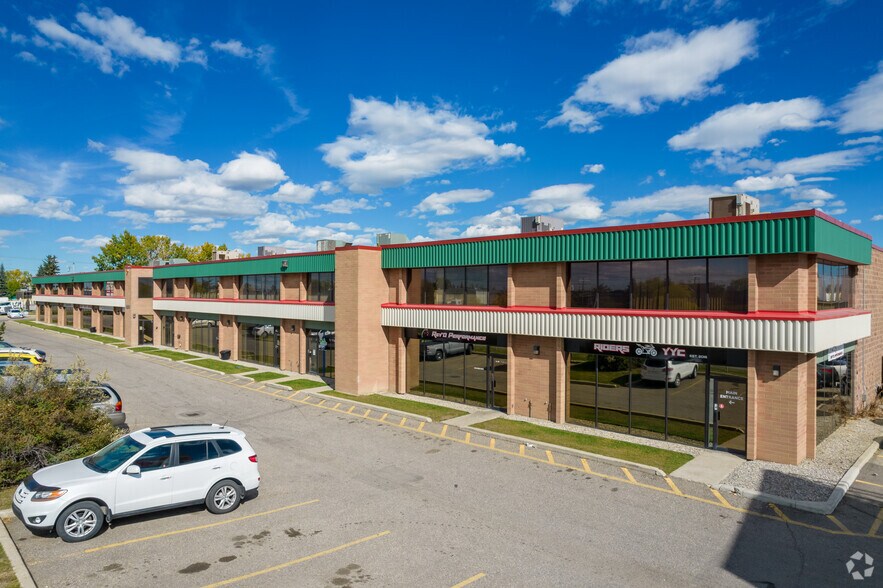 4041 74th Ave SE, Calgary, AB à louer - Photo de l’immeuble – Image 1 sur 11