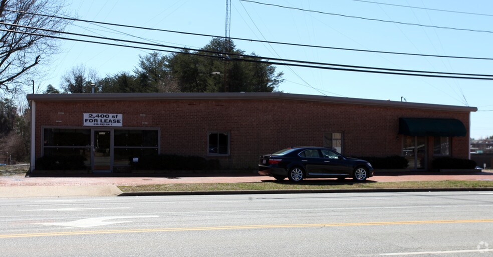 4535 W Market St, Greensboro, NC à vendre - Photo de l’immeuble – Image 2 sur 3