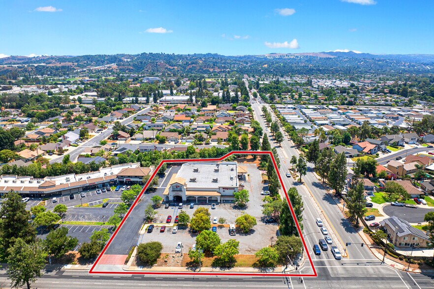 1086 W Arrow Hwy, San Dimas, CA à louer - Photo de l’immeuble – Image 2 sur 19