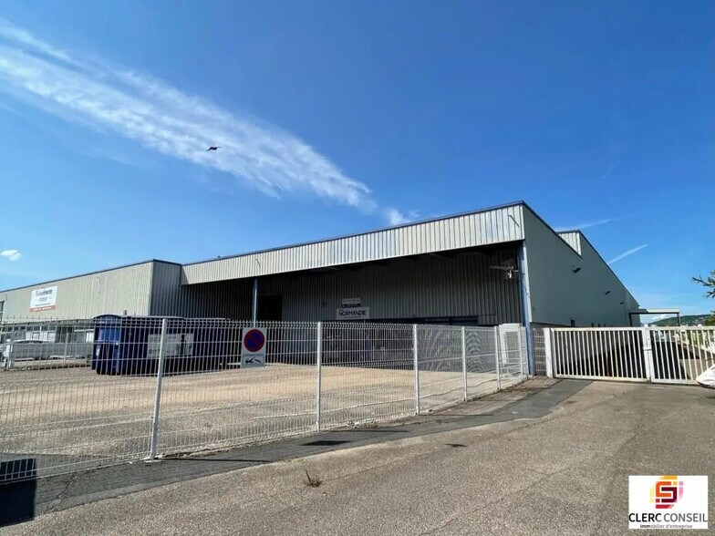 Bureau dans Saint-Étienne-du-Rouvray à louer - Photo de l’immeuble – Image 3 sur 11