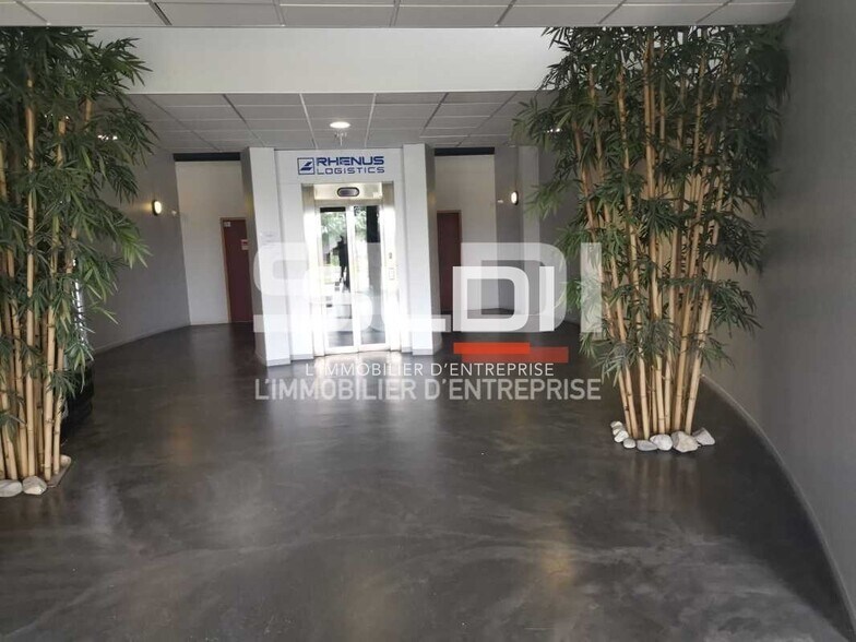 80 Rue Condorcet, Vaulx-Milieu à louer - Hall d’entrée – Image 1 sur 7