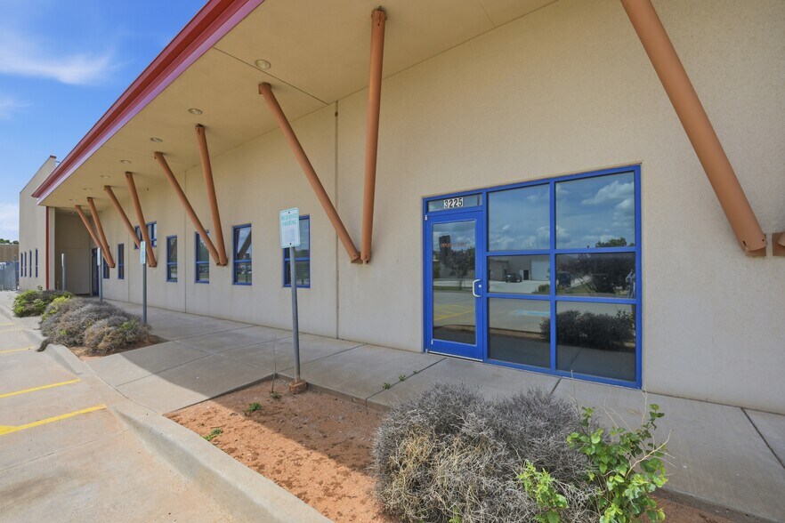 3225 Melcat Dr, Oklahoma City, OK à vendre - Photo de l’immeuble – Image 3 sur 12
