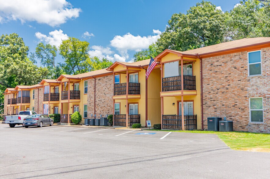 1810 N Pacific St, Mineola, TX à vendre - Photo de l’immeuble – Image 2 sur 21