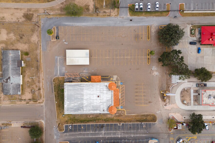 305 Expressway 83, Mission, TX à louer - Photo de l’immeuble – Image 3 sur 73