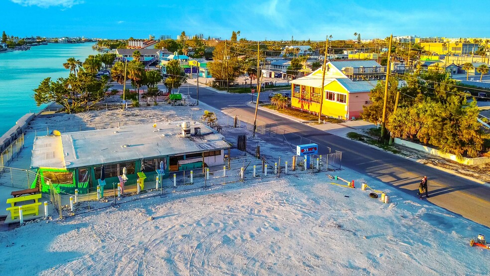 7308 Sunset Way, St Pete Beach, FL à vendre - Photo de l’immeuble – Image 3 sur 25