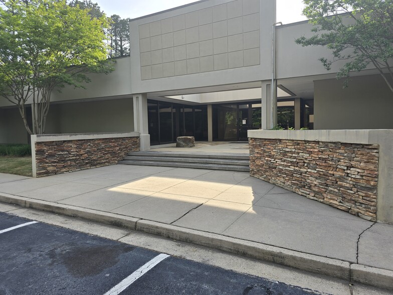 3320 Holcomb Bridge Rd, Peachtree Corners, GA à louer - Photo de l’immeuble – Image 3 sur 11