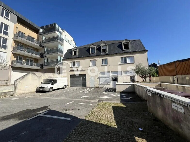 Local d'activités dans Valenton à vendre - Photo de l’immeuble – Image 1 sur 9